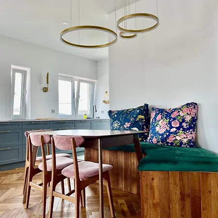 Easy Rent Apartments- Central Penthouse