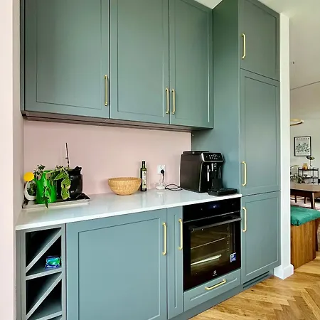 Easy Rent Apartments- Central Penthouse Apartment
